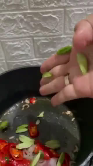 Foto langkah ke 4 dari resep Sayur Daun Singkong.