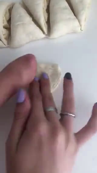 Foto del paso 4 de la receta: Medialunas saladas