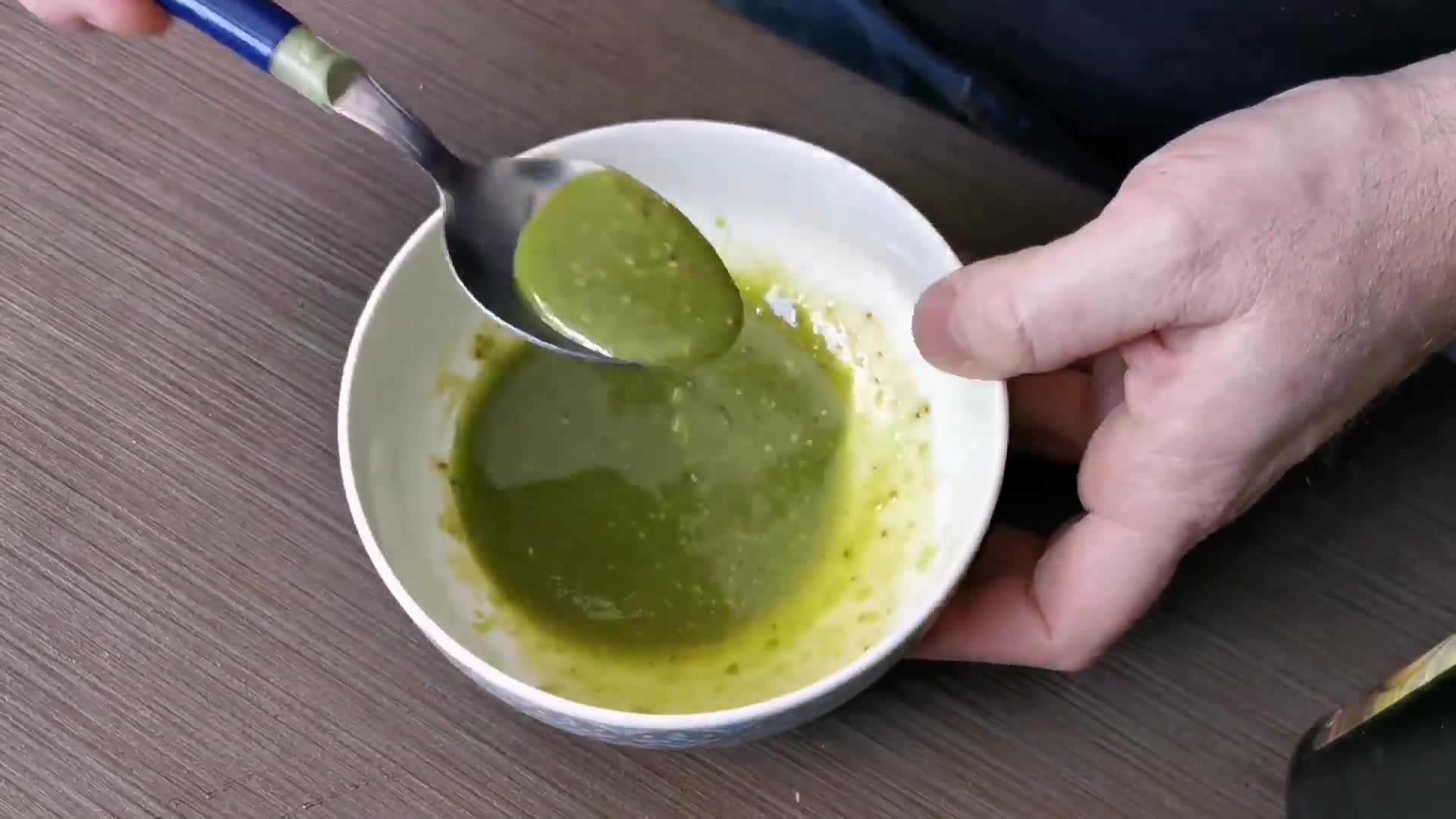 Medvehagymás vinaigrette / ecet-étolaj dresszing recept fázis 2 fotója