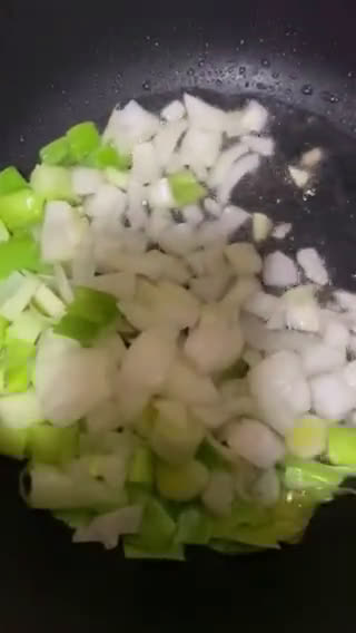 Une image de l'étape 2 de Riz aux haricots rouge et chipolatas.