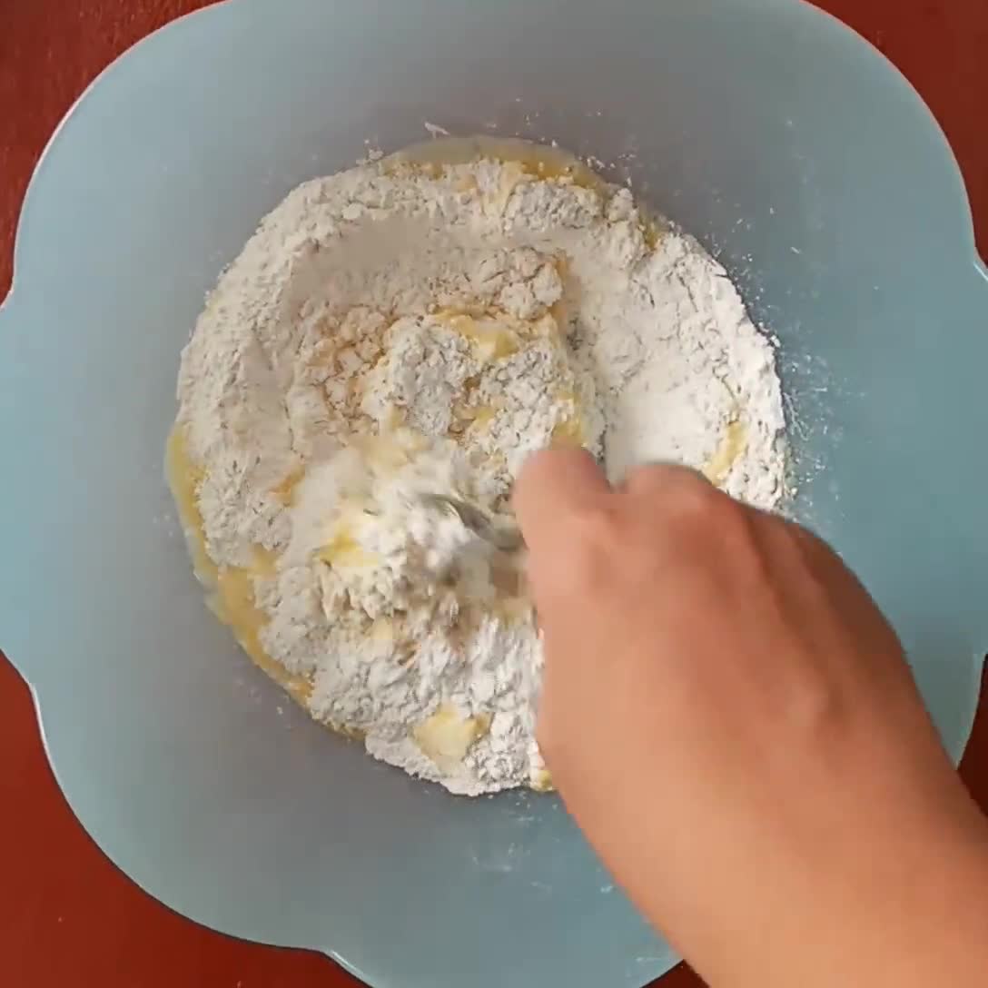 Foto langkah ke 3 dari resep Donat Mochi (Pon de Ring).