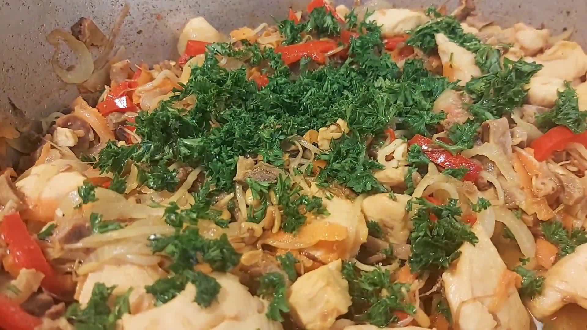 Foto del paso 8 de la receta: Salteado de mollejas, pollo y verduras