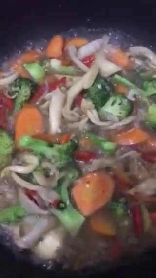 Foto langkah ke 3 dari resep Tumis Jamur Tiram Brokoli Wortel.