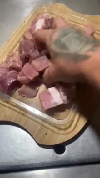 Foto del paso 1 de la receta: Cubitos de pierna de cerdo 🐖