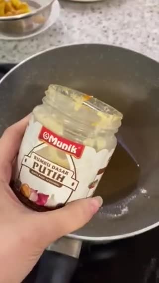 Foto langkah ke 1 dari resep Telur Dadar Wortel.