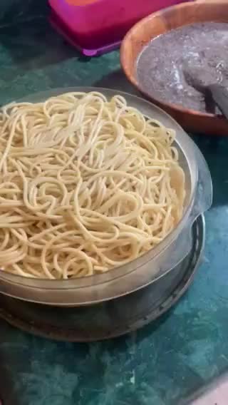 Foto del paso 1 de la receta: Frijoles negros con pollo empanizado y pasta roja