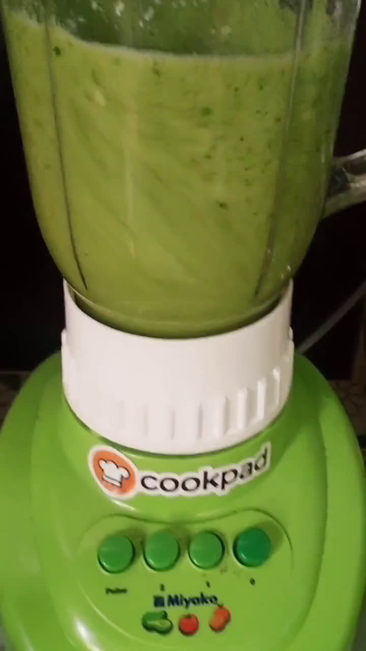 Foto langkah ke 2 dari resep Green Smoothies with Nanas.