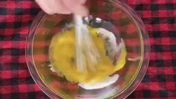 Hình bước làm 2 của món Creme Brulee (serve with raspberries and fig)