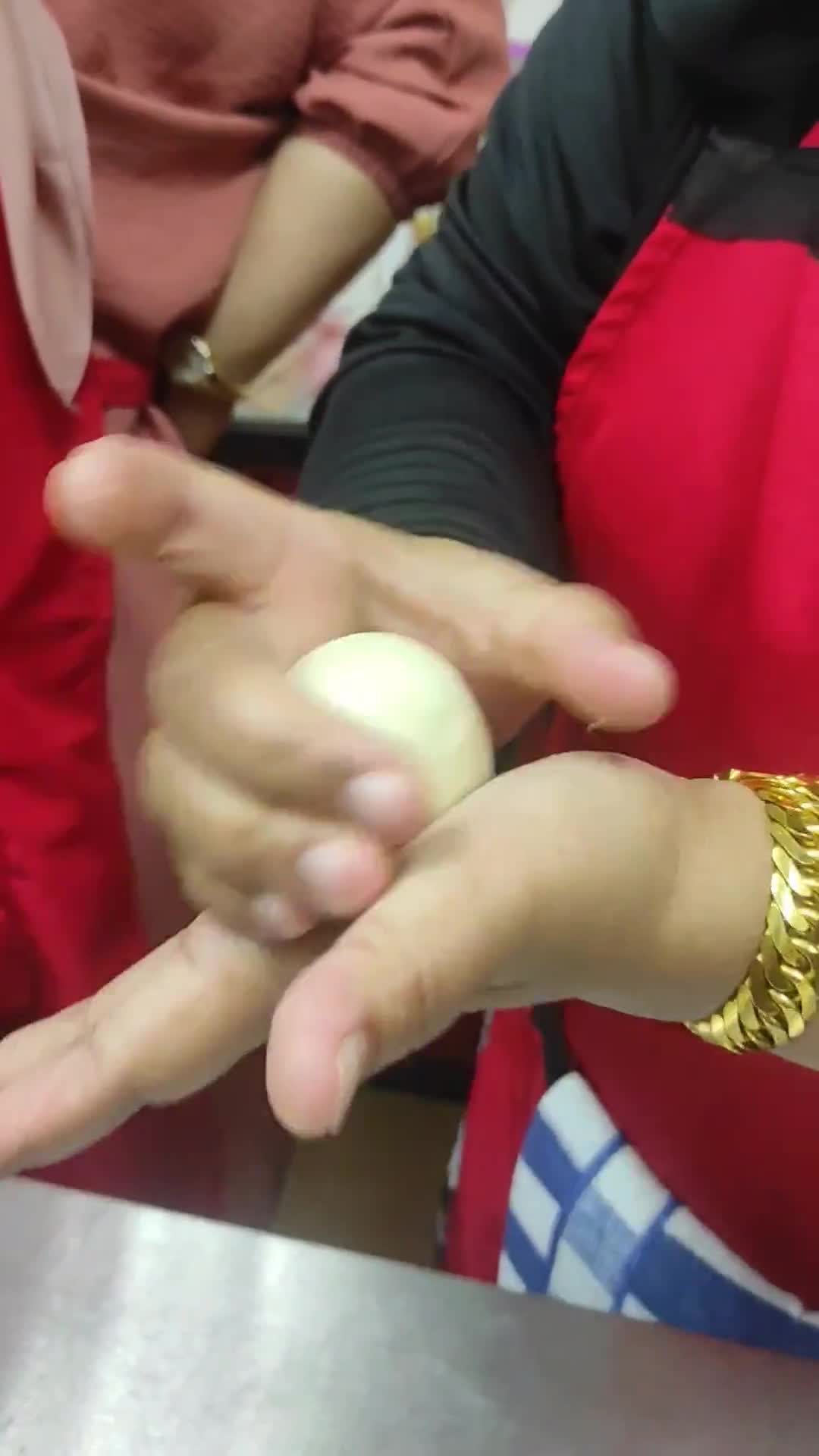 Gambar langkah 5 resipi Bomboloni Coklat.