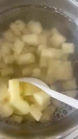 صورة لخطوة 1 من وصفة -حشوه البطاطس الحامضه بالفلفل 🍋🌶️!