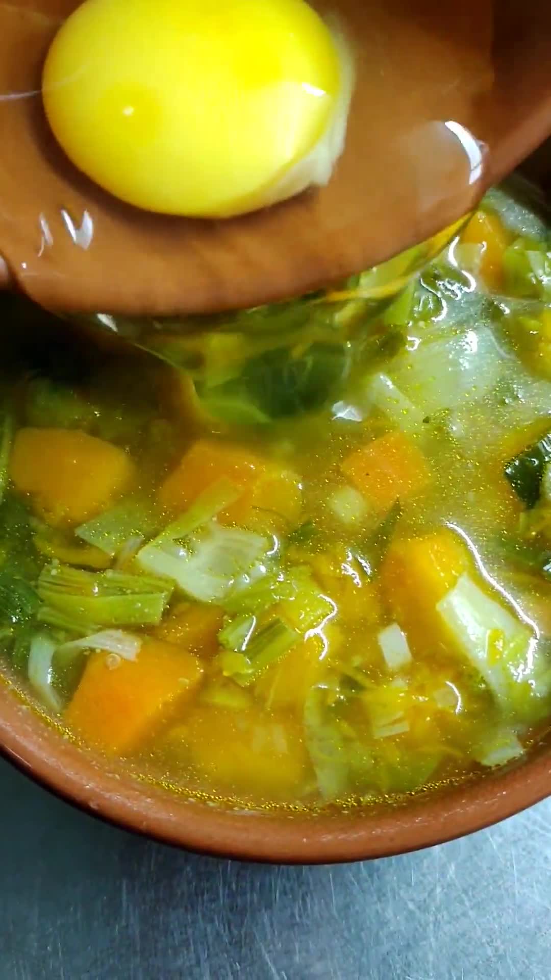Foto del paso 5 de la receta: Sopa de verduras con huevo