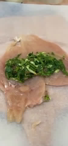 صورة لخطوة 3 من وصفة دجاج محشي بالسبانخ