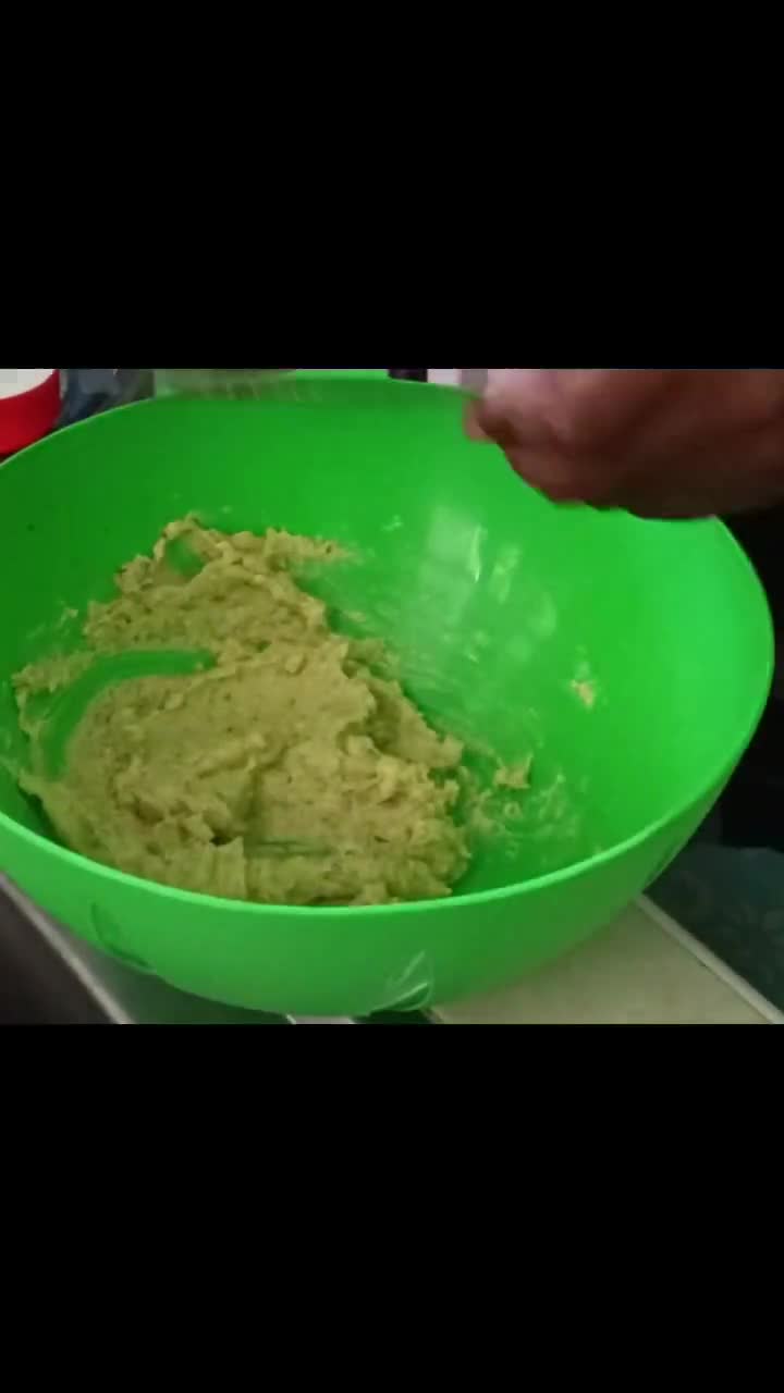 A picture of step 3 of Lemon Cake.