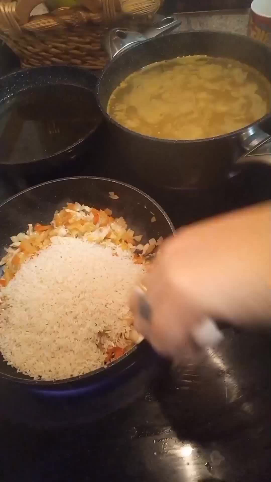 Foto del paso 3 de la receta: Arroz amarillo y sopa de pollo