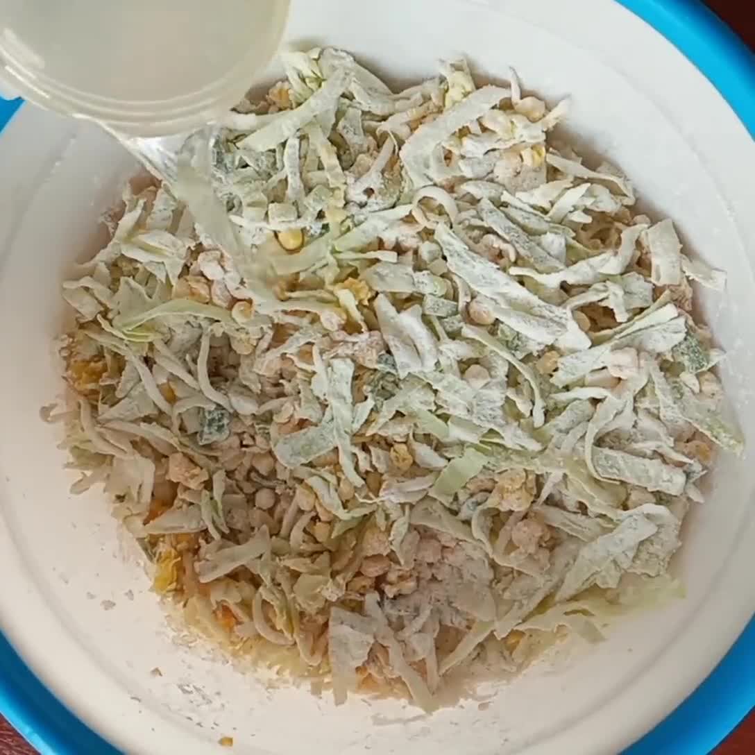 Foto langkah ke 2 dari resep Bakwan Jagung Sayur.