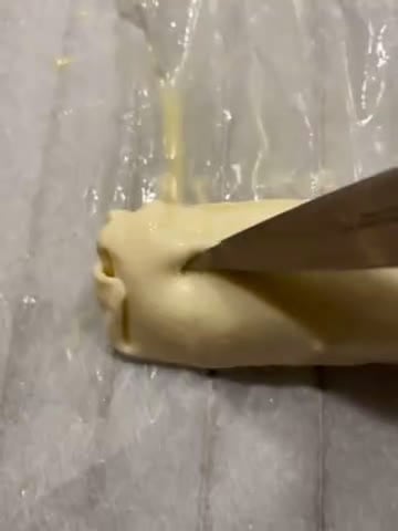 Foto del paso 5 de la receta: Bocados de hojaldre rellenos de chistorra