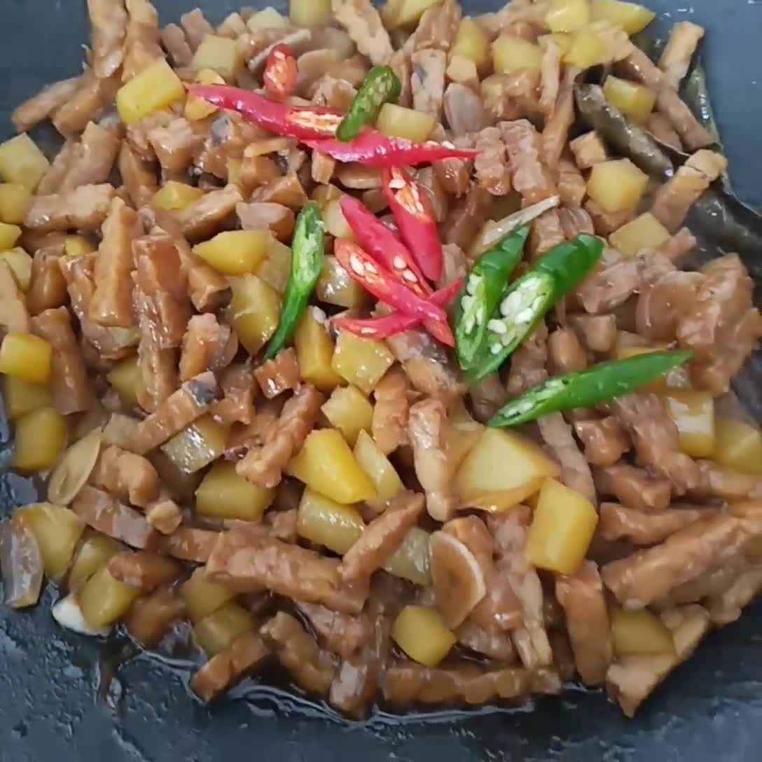 Foto langkah ke 3 dari resep Tumis Tempe Kentang Lada Hitam.