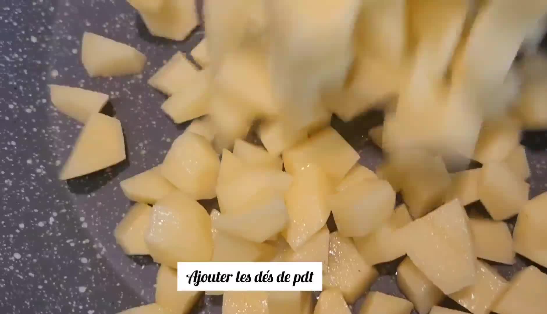 Une image de l'étape 1 de Tarte salée Courgettes, Saucisses et Pomme de terre, recette italienne.