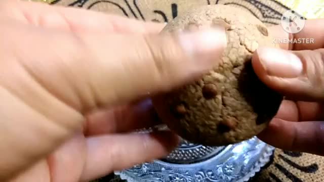 صورة لخطوة 2 من وصفة كوكيز بالزيت بدون زبدة سهلة وسريعة التحضير