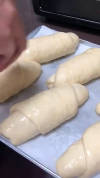 Foto langkah ke 6 dari resep Salty BUTTER ROLLs.