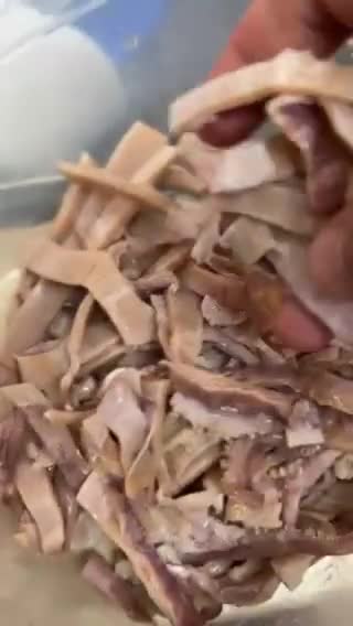 Gambar langkah 1 resipi Mi Sotong Bayam.