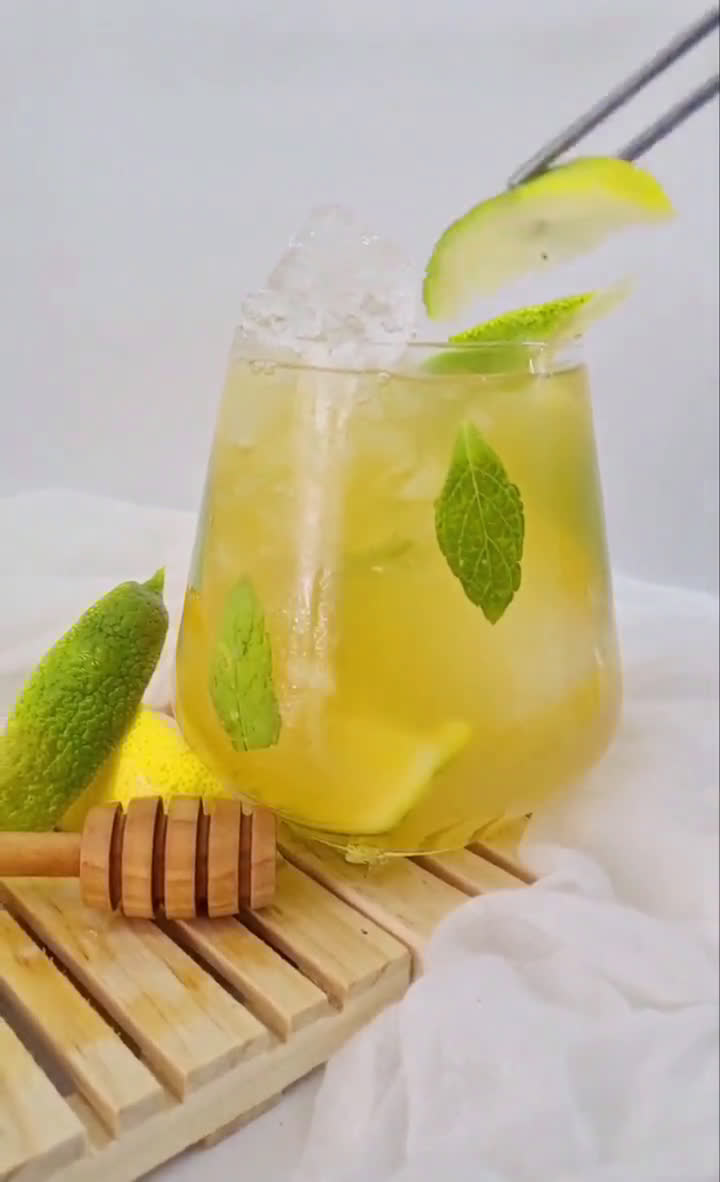 Foto del paso 1 de la receta: Té verde helado con hierbabuena y miel