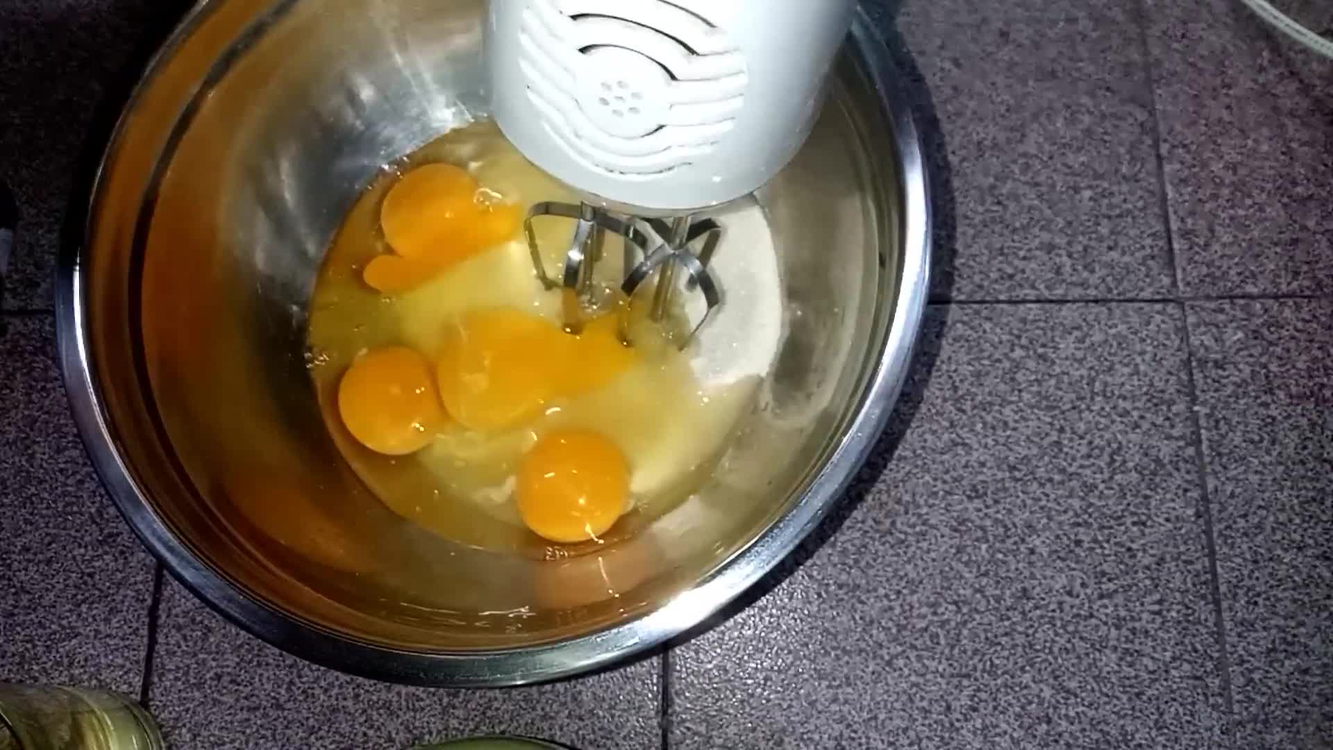 Foto del paso 1 de la receta: Budín de naranja esponjoso