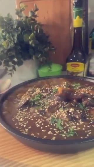 صورة لخطوة 15 من وصفة شرائح لحم البقر المقلي مع البصل والخضار