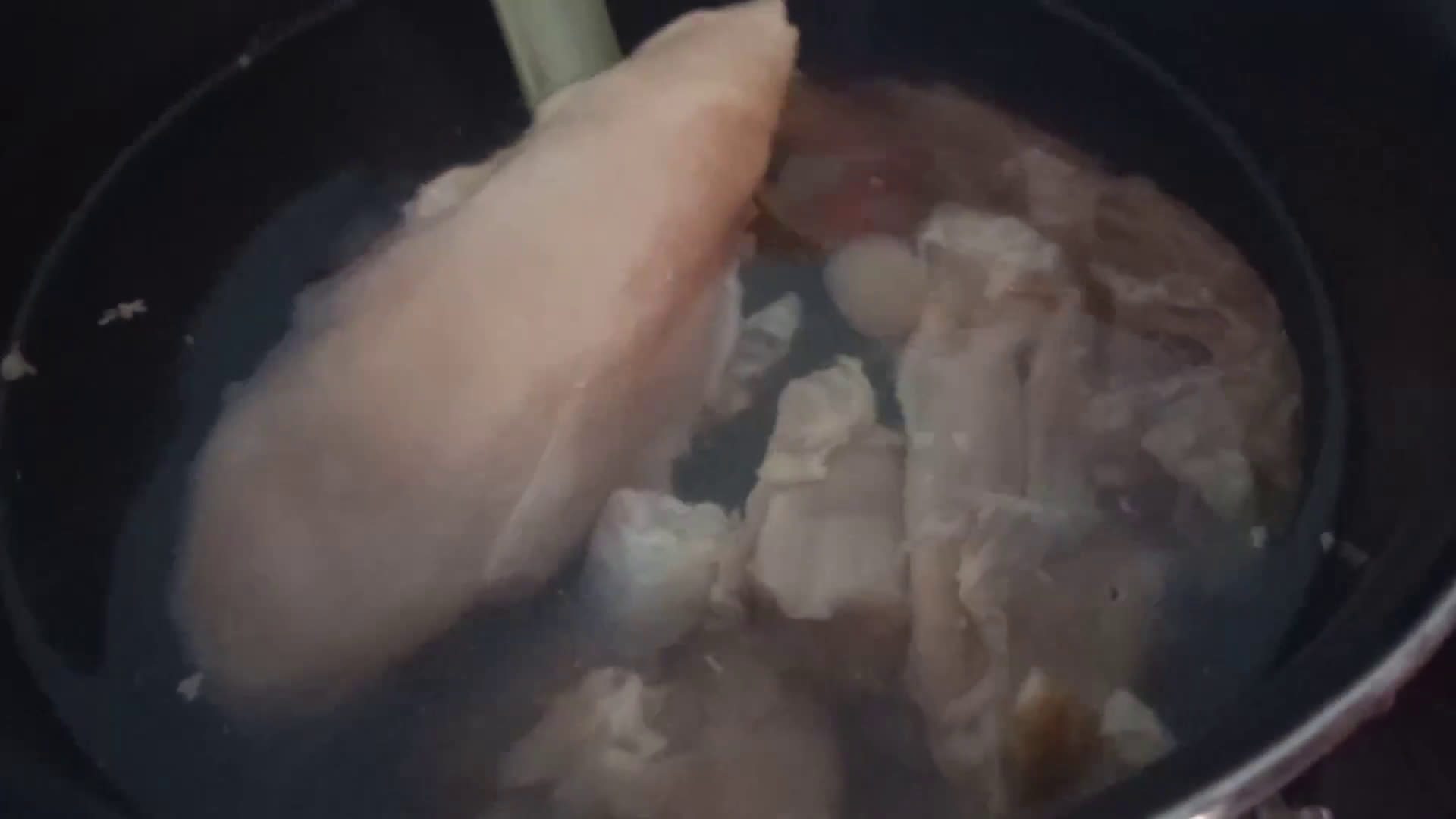 Foto del paso 2 de la receta: Mole al estilo de mi mamá
