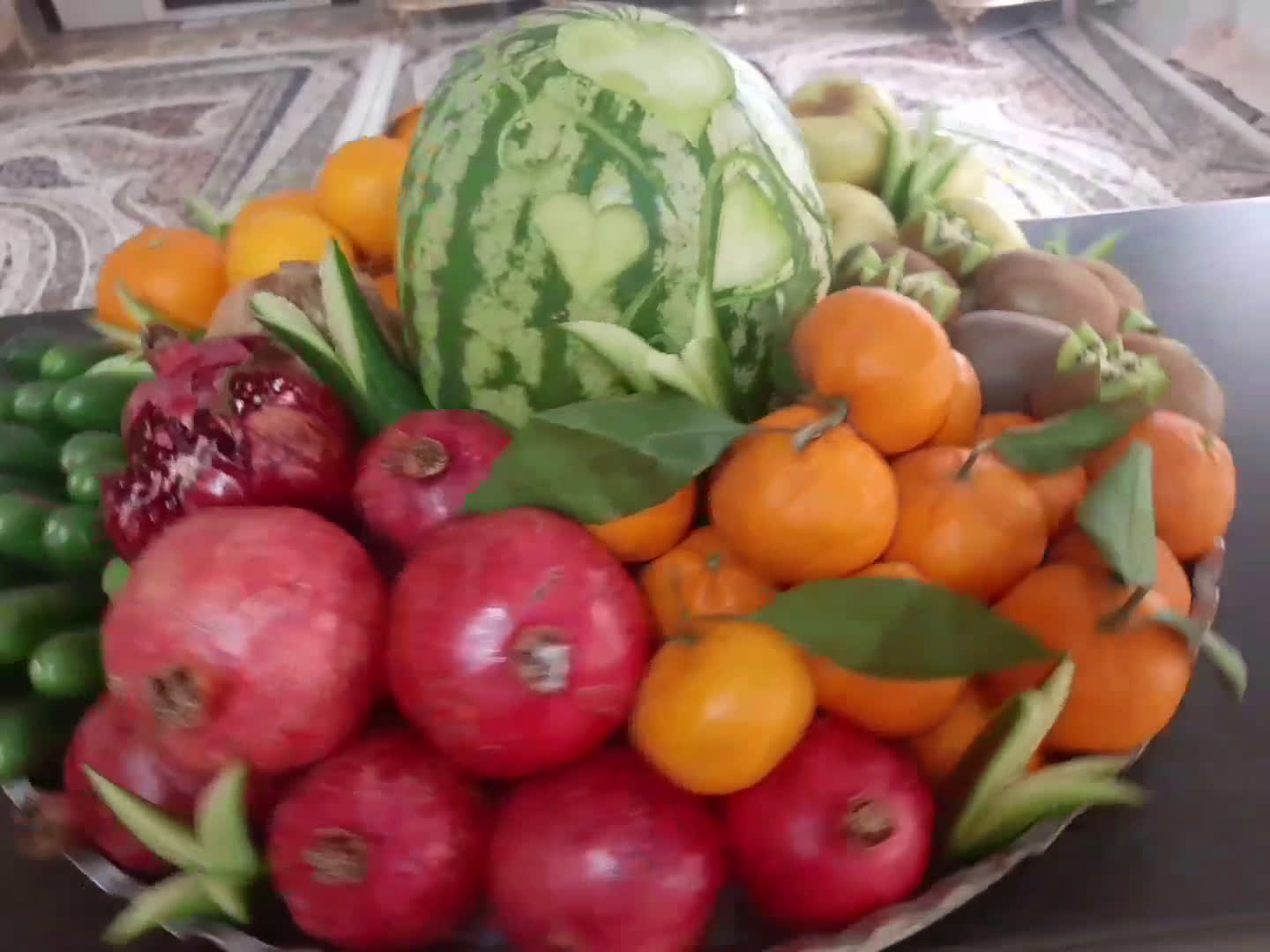 عکس مرحله 5 از دستور سینی میوه یلدایی عروس (Fruit decoration)🥰
