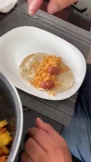 Foto del paso 3 de la receta: Tacos acorazados de longaniza con papas