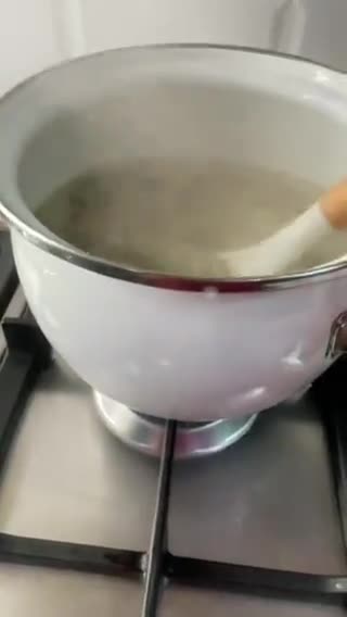 صورة لخطوة 4 من وصفة شوربة الهليون بالمشروم والكريمه