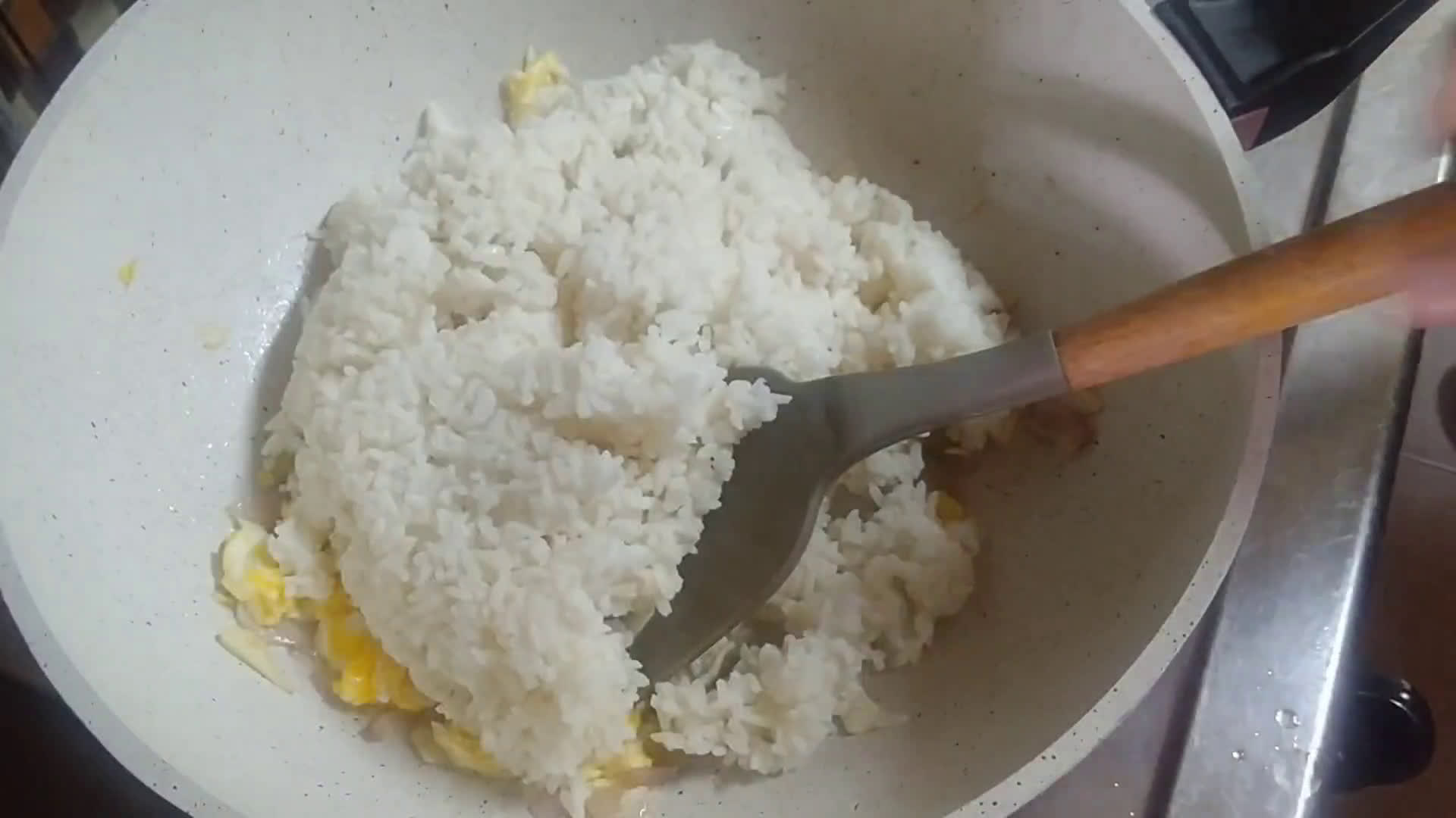 Foto langkah ke 2 dari resep 176. 🍳Nasi Goreng Telur 🍳.
