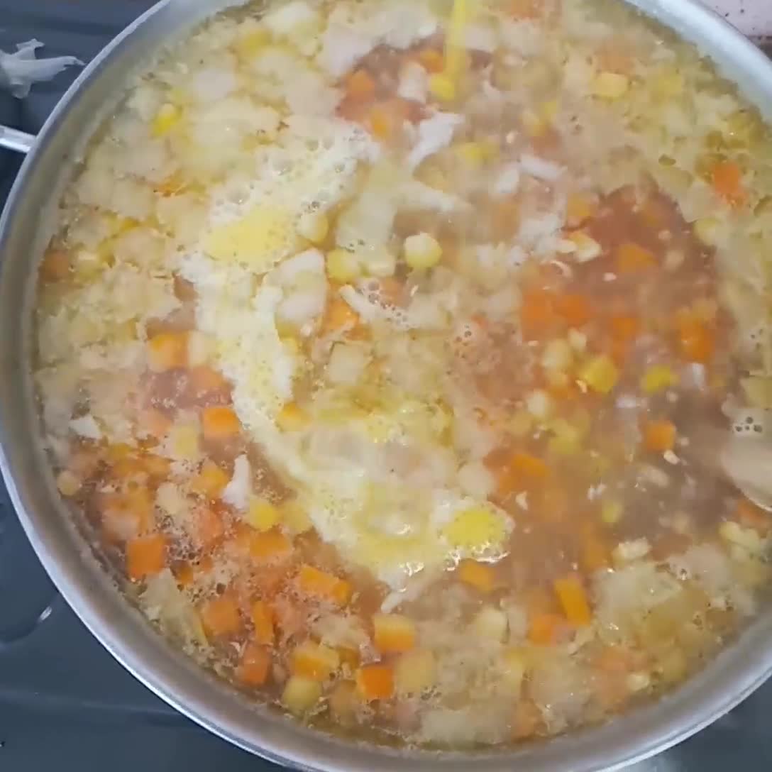 Foto langkah ke 4 dari resep Sup Telur Jagung.
