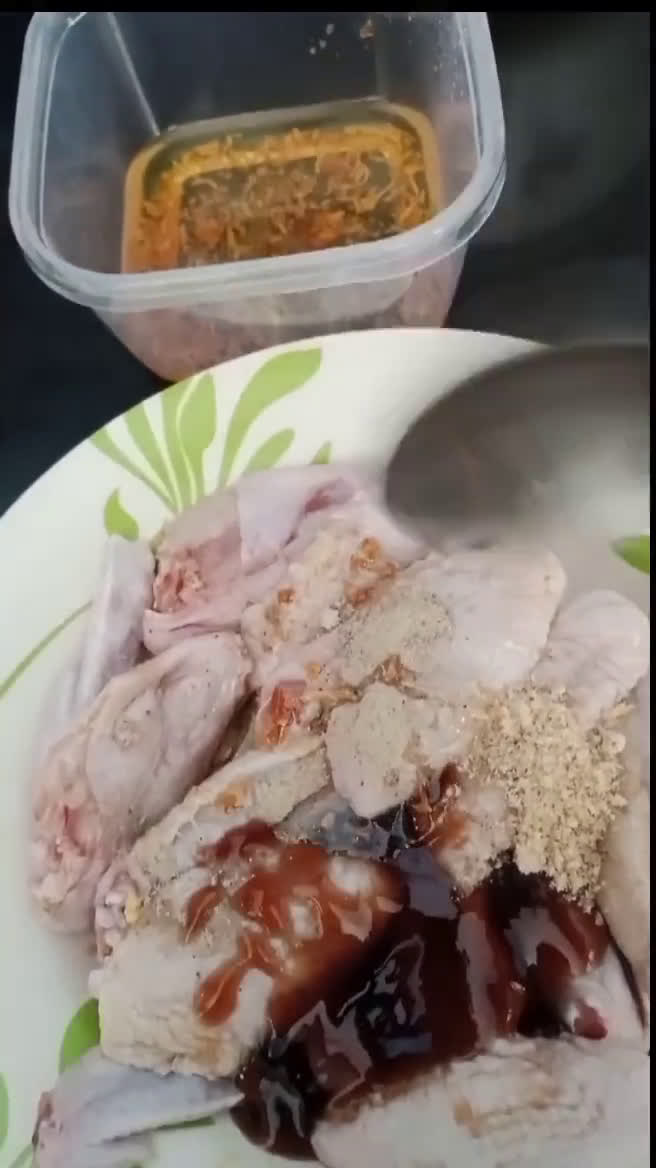 Foto langkah ke 1 dari resep Sayap ayam masak kecap.