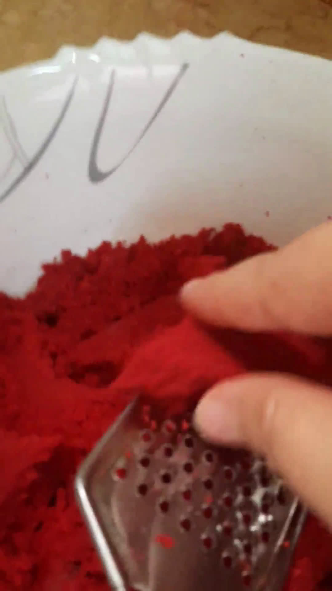 صورة لخطوة 9 من وصفة الكيكة المخملية الريد فيلفيت الشهية 🍰🍰