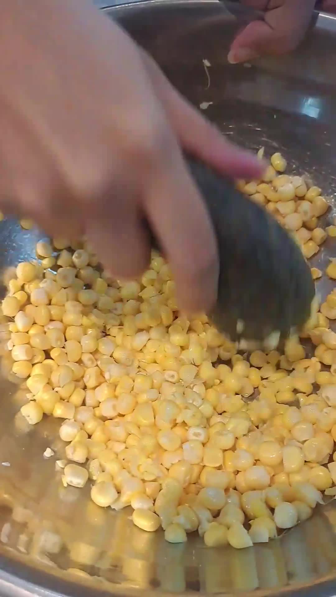 Foto langkah ke 1 dari resep Nasi Jagung Rice Cooker.
