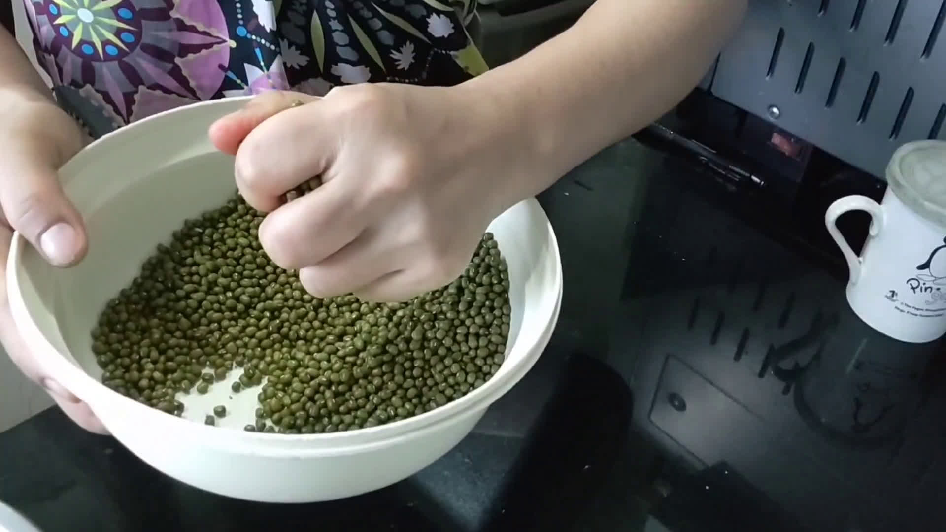Foto langkah ke 2 dari resep Bubur kacang hijau ketan hitam.