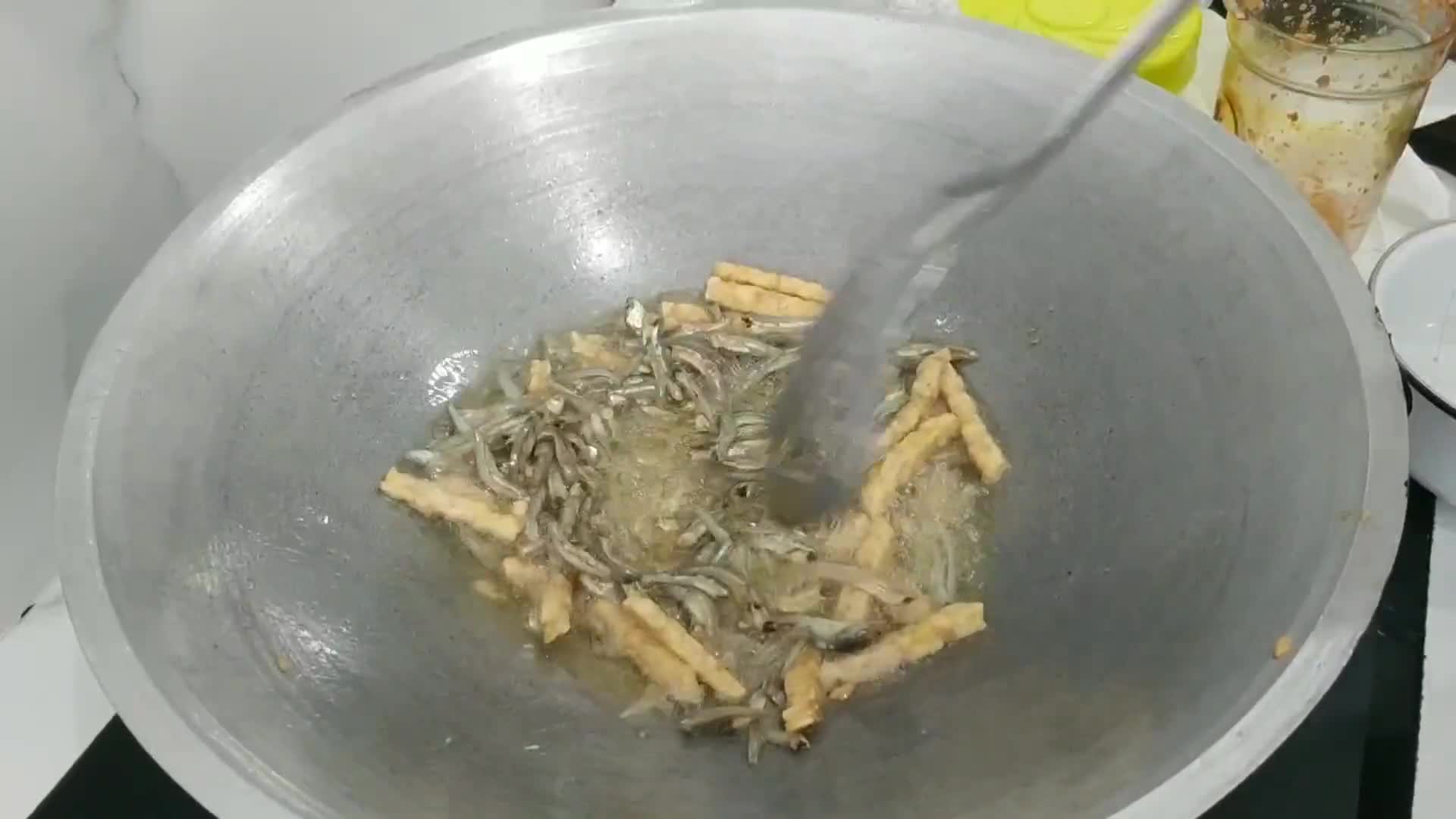 Foto langkah ke 1 dari resep Tempe Teri Balado.