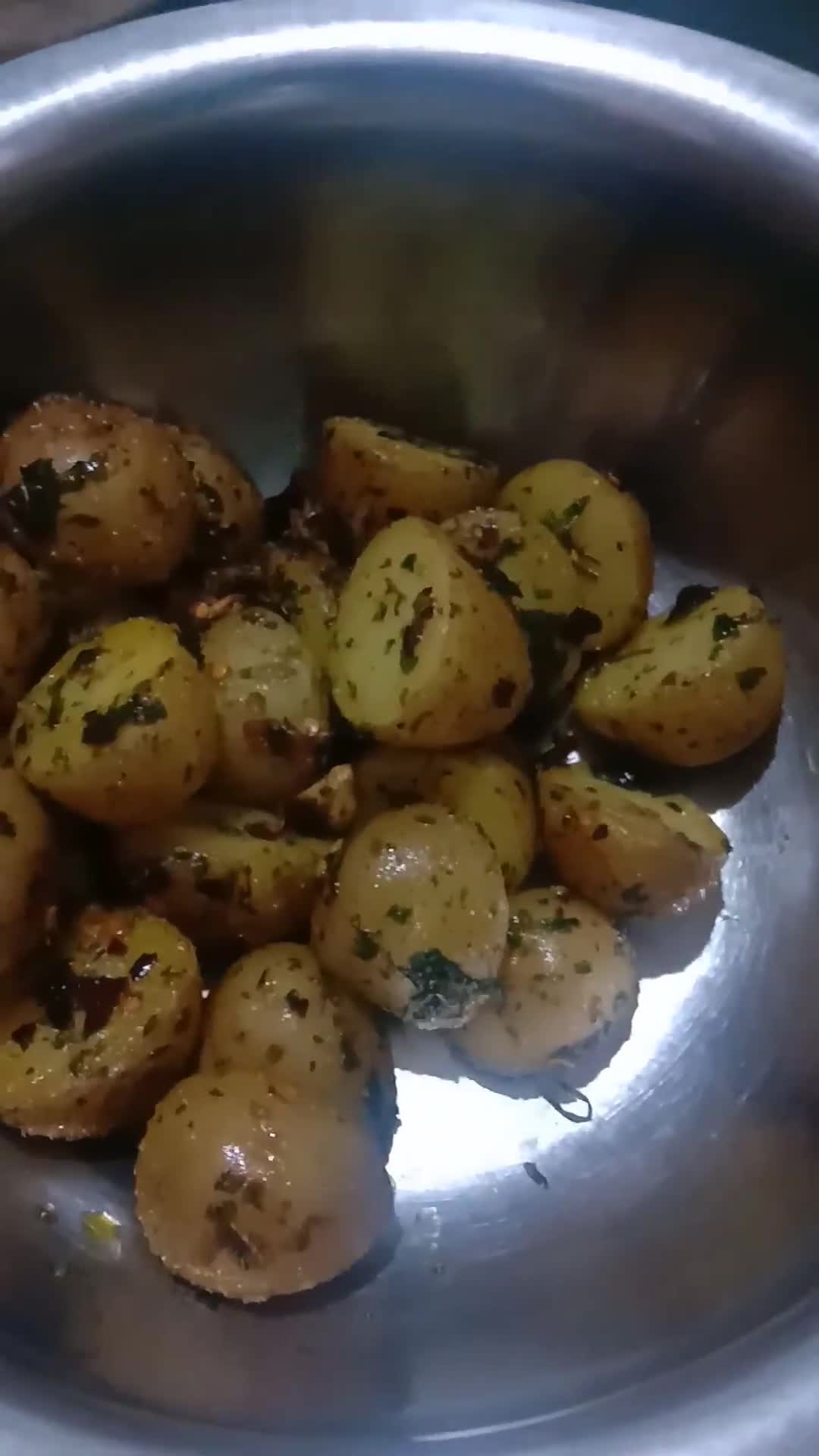 बेक्ड बेबी पोटैटो (विदाउट ओवन) रेसिपी चरण 2 फोटो