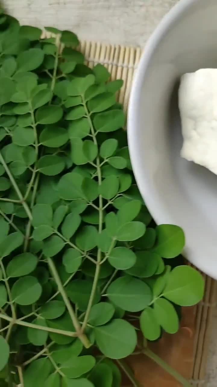 Foto langkah ke 1 dari resep Soup Tahu daun kelor (590).