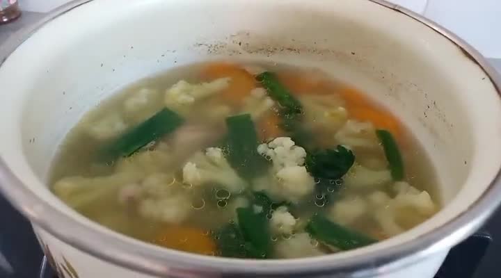 Foto langkah ke 3 dari resep Sup ayam cacah.