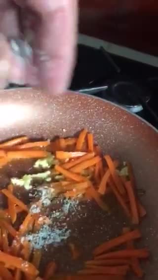 Foto del paso 6 de la receta: Noodles de huevo al estilo oriental, con setas namiko, para vegetarianos
