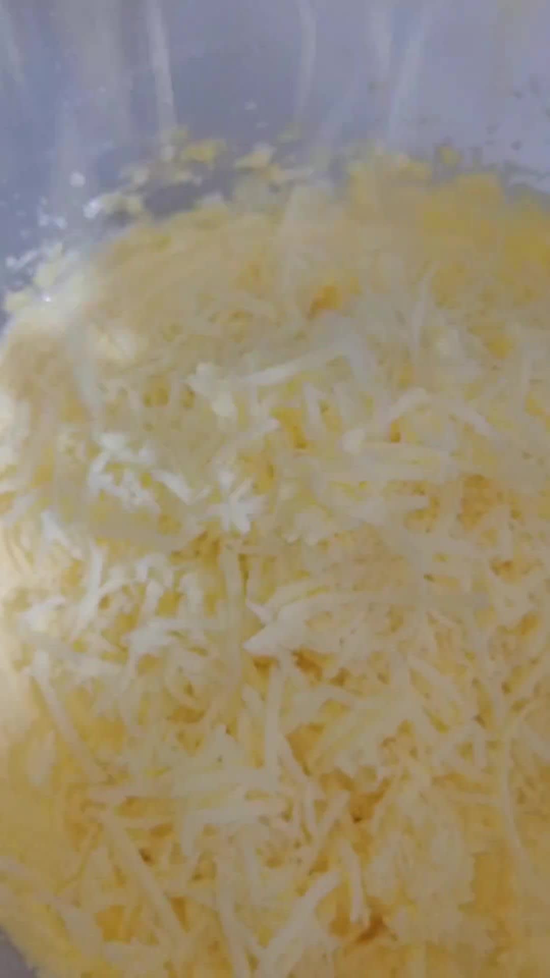 Foto langkah ke 5 dari resep Kue Sagu Keju.