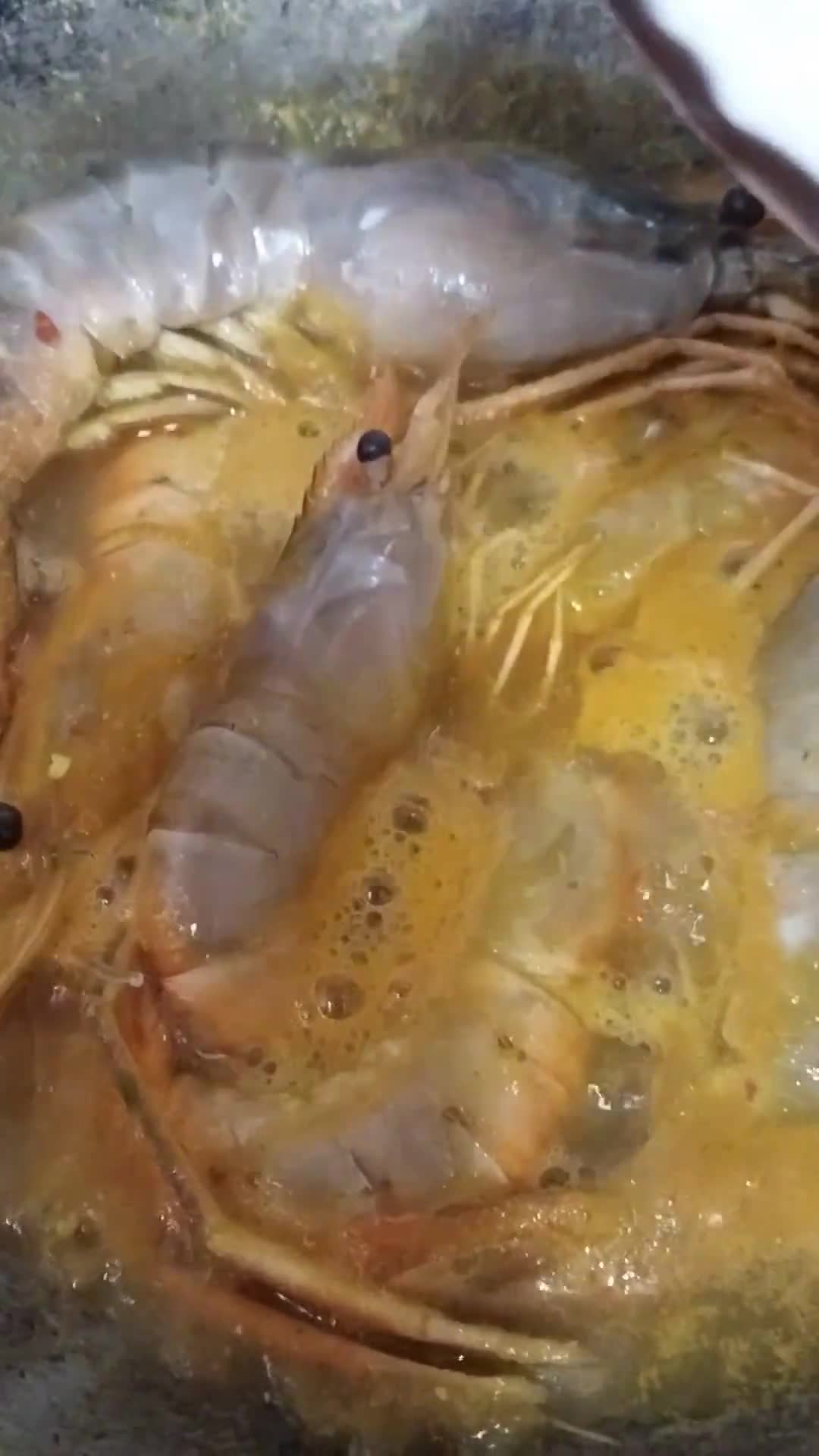 Gambar langkah 2 resipi Udang galah masak lemak cili padi.