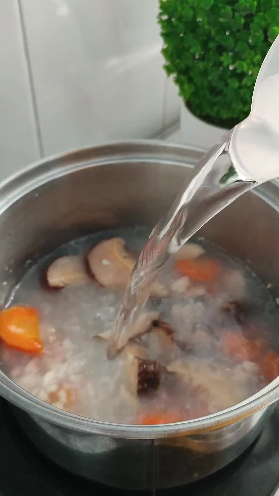 Foto langkah ke 3 dari resep Japanese Egg & Tofu Soup.