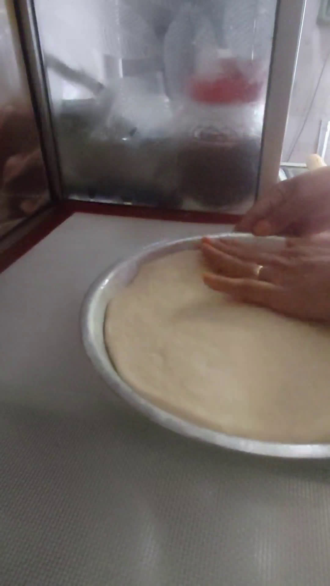 Foto langkah ke 3 dari resep Pizza sederhana.