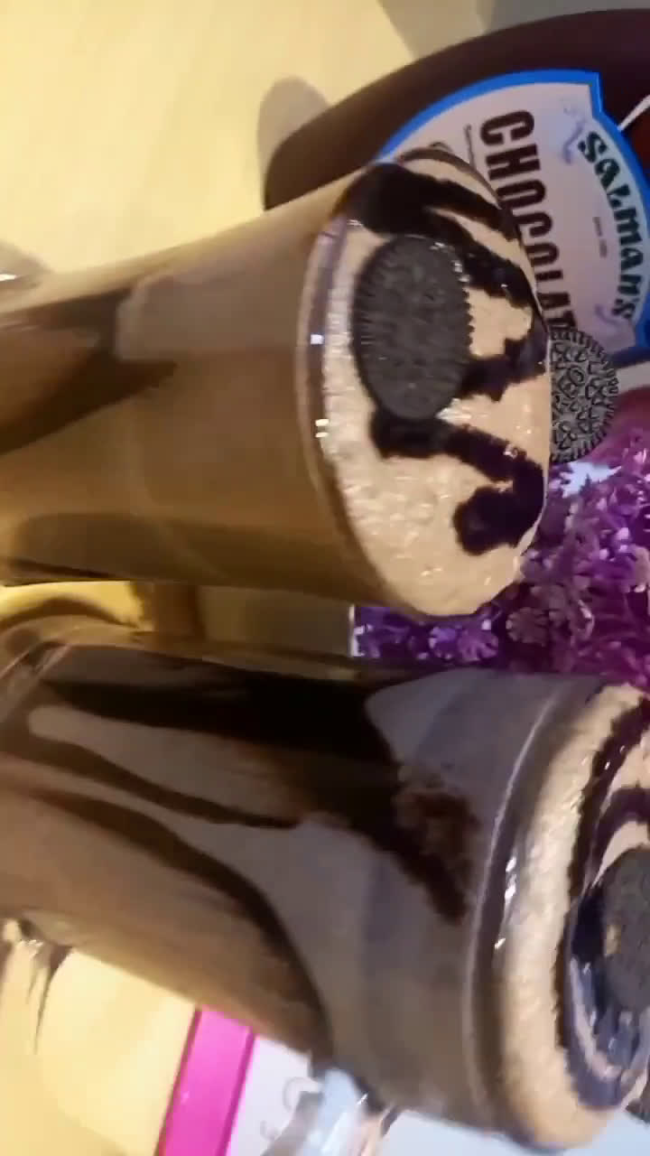 A picture of step 2 of Oreo shake 😋.