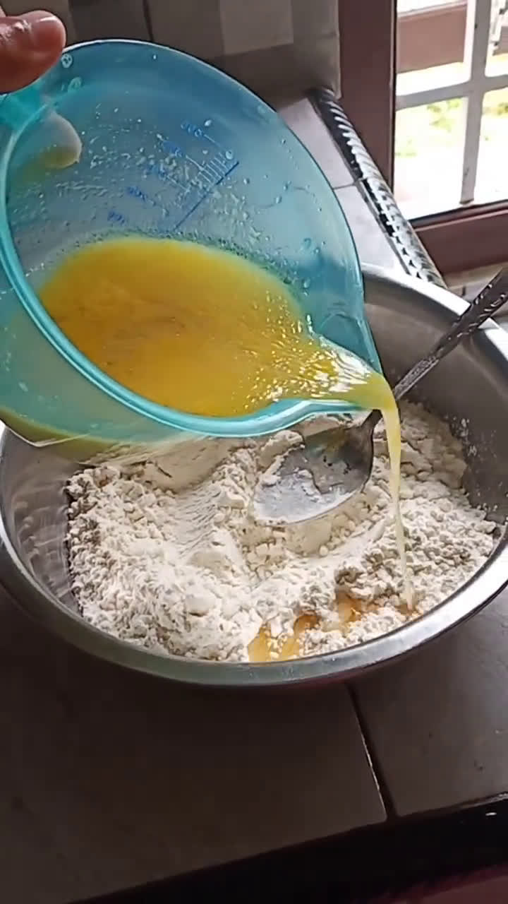 Foto langkah ke 4 dari resep Odading/kue bantal/bolang baling.