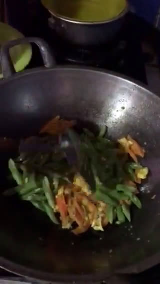 Foto langkah ke 5 dari resep Tumis buncis wortel.